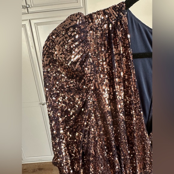 Trina Turk - STUNNING Gold and Midnight Blue Ombre Sequin Jumpsuit (Asandra) EUC - Picture 6 of 9